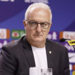 dorival junior deixa selecao mas recebera salarios por mais de um ano com multa gigantesca